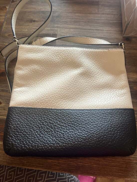 Kate Spade ♠️ Crossbody Black and Ivory Pebbled Leather adjustable strap - Picture 4 of 6